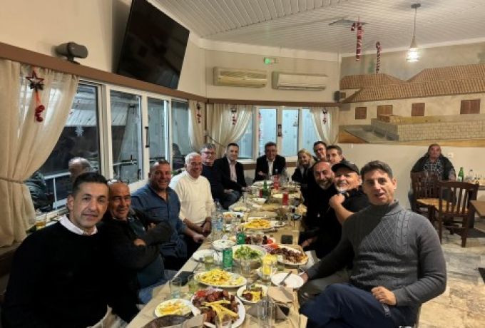 Υπόγεια μηνύματα από τον Δήμαρχο Κορινθίων – Τι υποδηλώνει η ανάρτηση Σταυρέλη με αντιδημάρχους